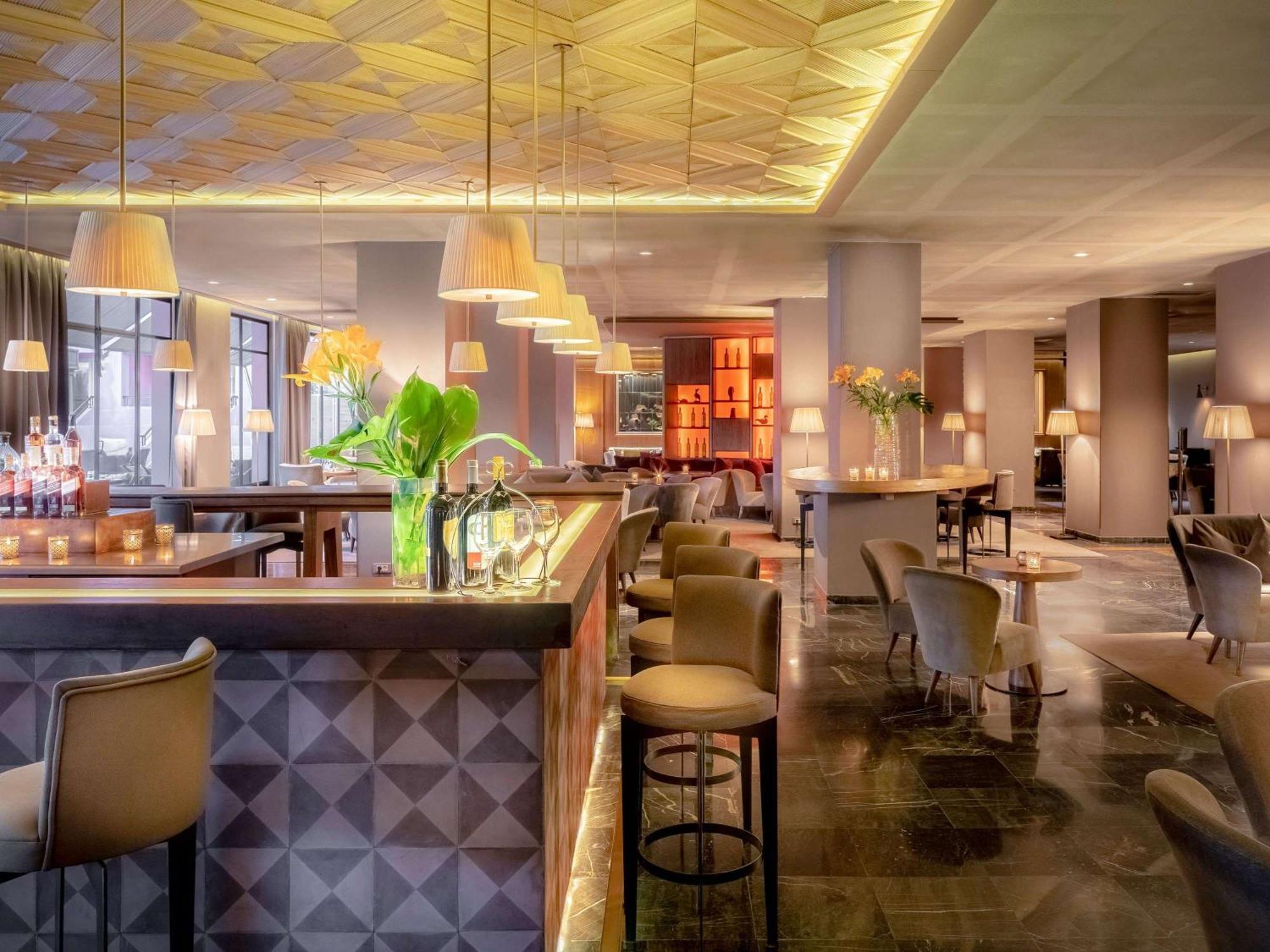Sofitel Marrakech Palais Imperial & Spa Marrakesh Exterior photo The bar at the hotel