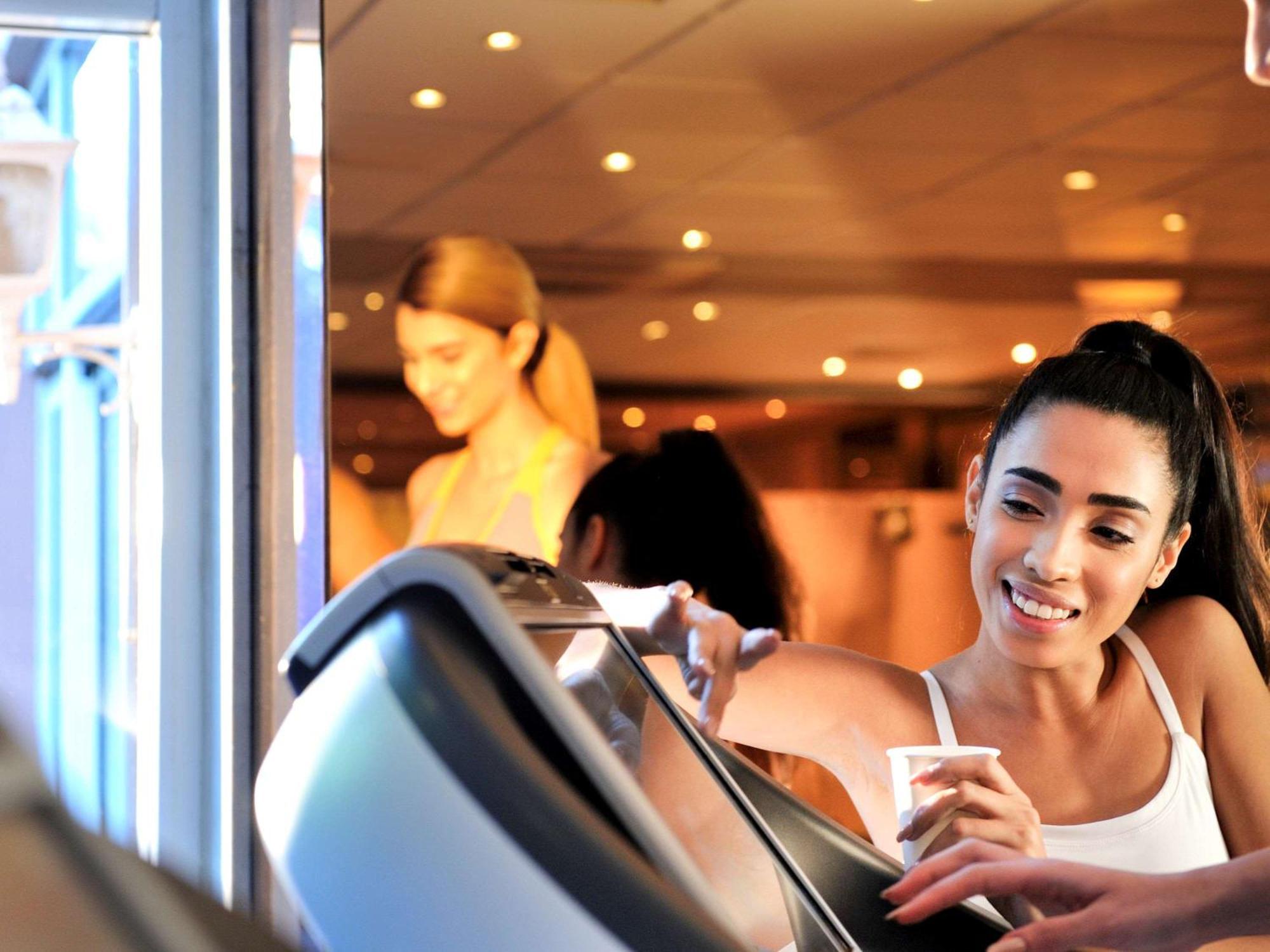 Sofitel Marrakech Palais Imperial & Spa Marrakesh Exterior photo A woman using a treadmill